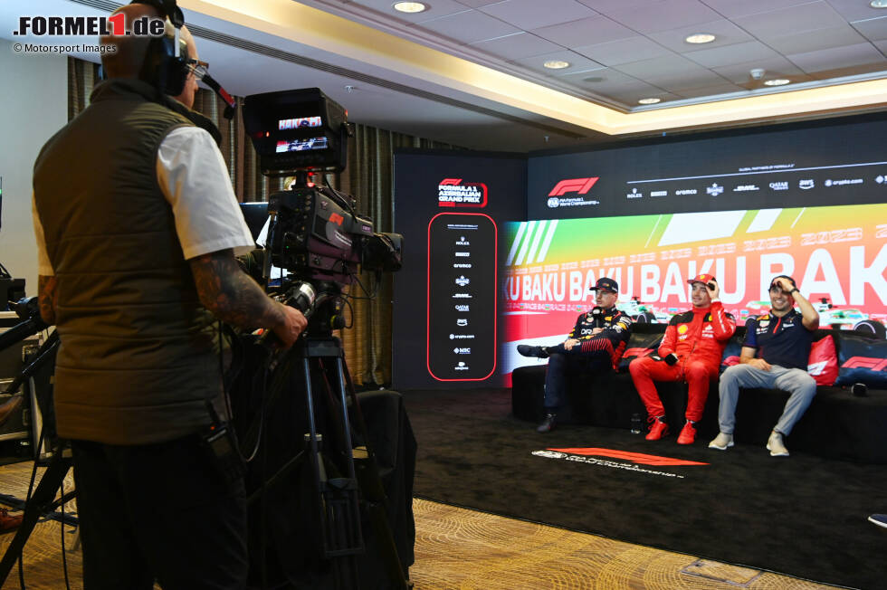 Foto zur News: Max Verstappen (Red Bull), Charles Leclerc (Ferrari) und Sergio Perez (Red Bull)