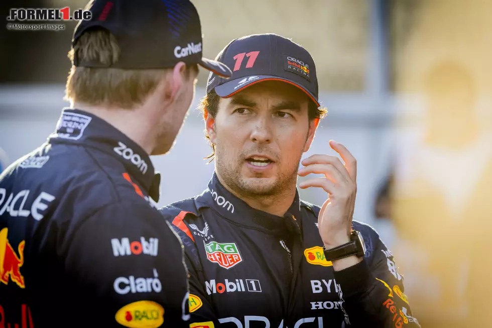 Foto zur News: Sergio Perez (Red Bull) und Max Verstappen (Red Bull)