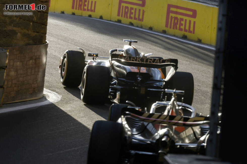 Foto zur News: Oscar Piastri (McLaren) und Kevin Magnussen (Haas)