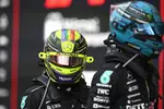 Foto zur News: Lewis Hamilton (Mercedes) und George Russell (Mercedes)