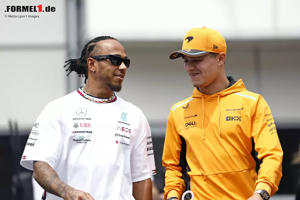 Foto zur News: Lando Norris (McLaren) und Lewis Hamilton (Mercedes)