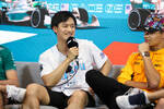 Foto zur News: Guanyu Zhou (Alfa Romeo) und Lando Norris (McLaren)