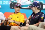 Foto zur News: Lando Norris (McLaren) und Max Verstappen (Red Bull)