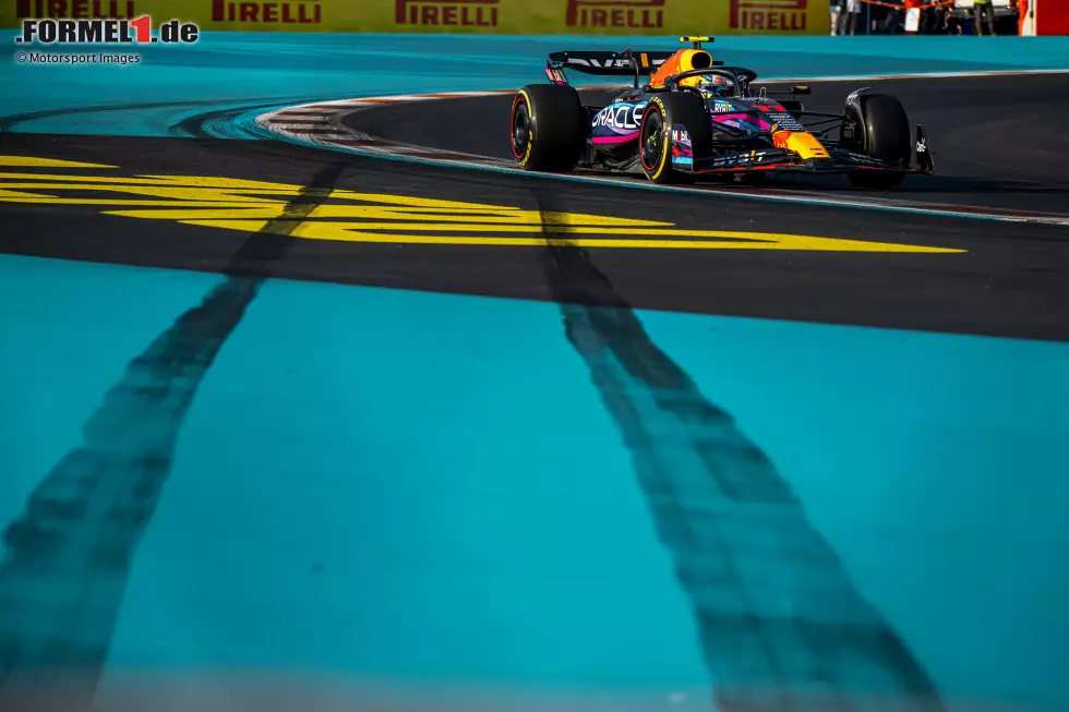 Foto zur News: Sergio Perez (Red Bull)