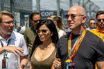 Foto zur News: Mika Häkkinen mit Jeff Bezos und dessen Lebensgefährtin Lauren Sanchez