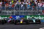 Foto zur News: Sergio Perez (Red Bull), Fernando Alonso (Aston Martin), Carlos Sainz (Ferrari) und Pierre Gasly (Alpine)