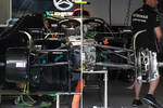 Foto zur News: Mercedes W14: Vorderrad-Aufhängung alt (links) und neu (rechts)