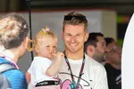 Foto zur News: Nico Hülkenberg (Haas) mit Tochter Noemi