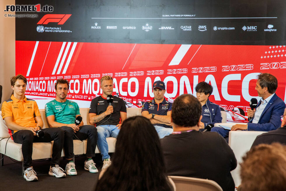 Foto zur News: Oscar Piastri (McLaren), Fernando Alonso (Aston Martin), Kevin Magnussen (Haas), Sergio Perez (Red Bull) und Yuki Tsunoda (AlphaTauri)