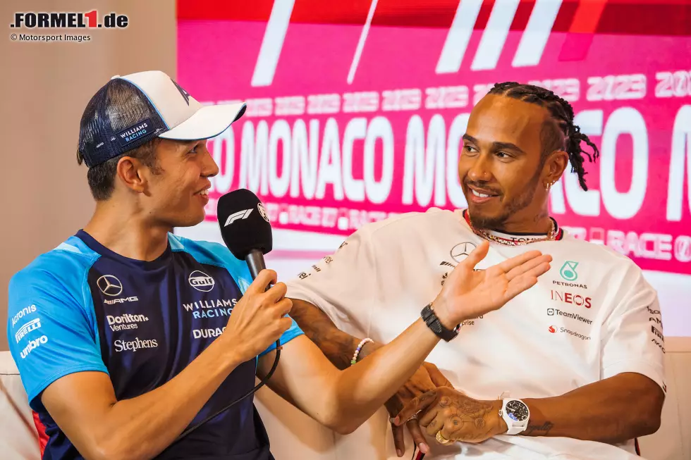 Foto zur News: Alexander Albon (Williams) und Lewis Hamilton (Mercedes)