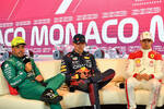 Foto zur News: Fernando Alonso (Aston Martin), Max Verstappen (Red Bull) und Charles Leclerc (Ferrari)