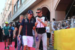 Foto zur News: Sergio Perez (Red Bull) und Nico Hülkenberg (Haas)