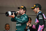 Foto zur News: Fernando Alonso (Aston Martin) und Esteban Ocon (Alpine)