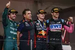 Foto zur News: Fernando Alonso (Aston Martin), Max Verstappen (Red Bull) und Esteban Ocon (Alpine)