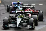 Foto zur News: Lewis Hamilton (Mercedes), Charles Leclerc (Ferrari) und Pierre Gasly (Alpine)