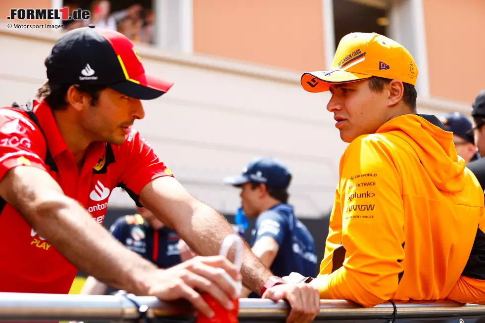 Foto zur News: Lando Norris (McLaren) und Carlos Sainz (Ferrari)