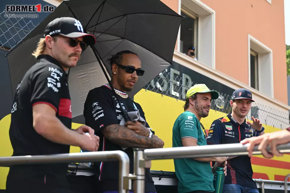 Foto zur News: Valtteri Bottas (Alfa Romeo), Lewis Hamilton (Mercedes), Fernando Alonso (Aston Martin) und Max Verstappen (Red Bull)