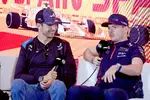 Foto zur News: Esteban Ocon (Alpine), Max Verstappen (Red Bull)