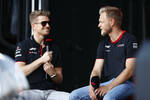 Foto zur News: Nico Hülkenberg (Haas) und Kevin Magnussen (Haas)