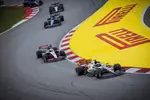 Foto zur News: Oscar Piastri (McLaren), Kevin Magnussen (Haas) und Pierre Gasly (Alpine)