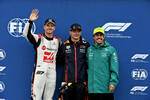 Foto zur News: Nico Hülkenberg (Haas), Max Verstappen (Red Bull) und Fernando Alonso (Aston Martin)