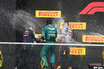 Foto zur News: Adrian Newey, Fernando Alonso (Aston Martin) und Max Verstappen (Red Bull)