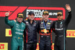 Foto zur News: Fernando Alonso (Aston Martin), Adrian Newey, Max Verstappen (Red Bull) und Lewis Hamilton (Mercedes)