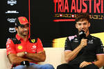 Foto zur News: Carlos Sainz (Ferrari) und Pierre Gasly (Alpine)