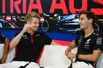 Foto zur News: Nico Hülkenberg (Haas) und George Russell (Mercedes)