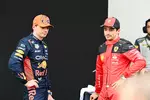 Foto zur News: Max Verstappen (Red Bull) und Charles Leclerc (Ferrari)