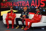 Foto zur News: Charles Leclerc (Ferrari), Max Verstappen (Red Bull) und Carlos Sainz (Ferrari)