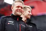 Foto zur News: Kevin Magnussen (Haas) und Nico Hülkenberg (Haas)