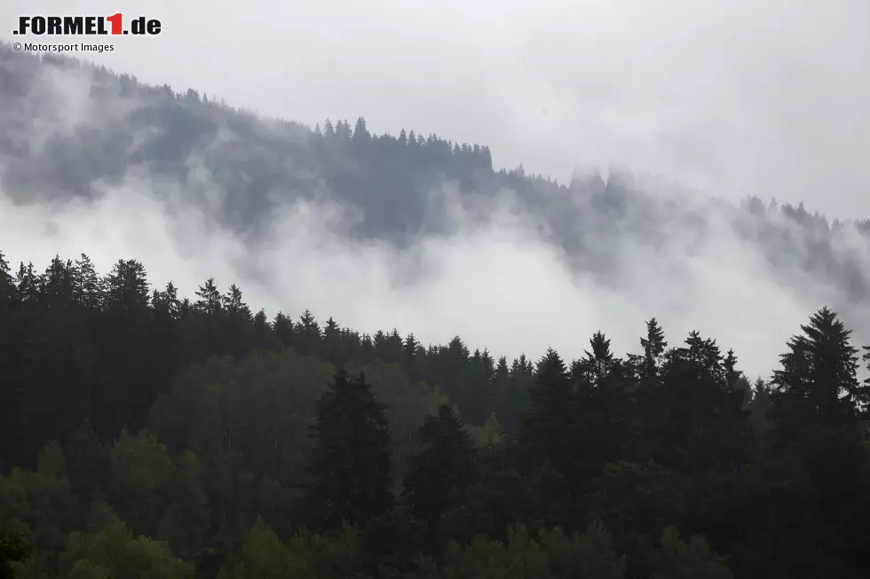 Foto zur News: Regenwetter in Spielberg