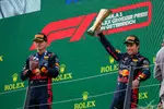 Foto zur News: Max Verstappen (Red Bull) und Sergio Perez (Red Bull)