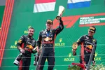 Foto zur News: Max Verstappen (Red Bull) und Sergio Perez (Red Bull)