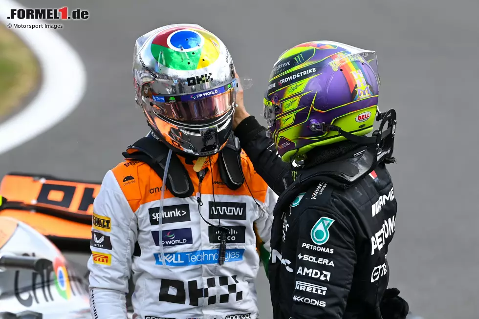 Foto zur News: Lando Norris (McLaren) und Lewis Hamilton (Mercedes)