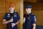 Foto zur News: Sergio Perez (Red Bull) und Max Verstappen (Red Bull)