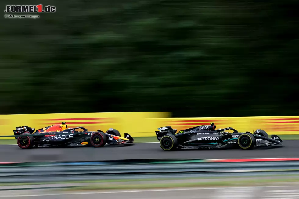 Foto zur News: Lewis Hamilton (Mercedes) und Max Verstappen (Red Bull)