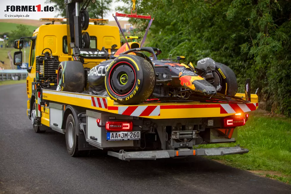 Foto zur News: Sergio Perez (Red Bull)