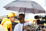 Foto zur News: Lando Norris (McLaren) und Lewis Hamilton (Mercedes)