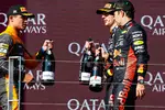 Foto zur News: Lando Norris (McLaren), Max Verstappen (Red Bull) und Sergio Perez (Red Bull)