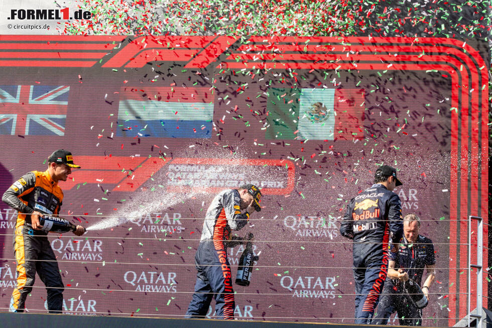 Foto zur News: Max Verstappen (Red Bull), Lando Norris (McLaren) und Sergio Perez (Red Bull)