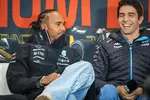 Foto zur News: Lewis Hamilton (Mercedes) und Esteban Ocon (Alpine)