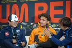 Foto zur News: Yuki Tsunoda (AlphaTauri) und Lando Norris (McLaren)