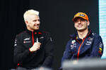 Foto zur News: Nico Hülkenberg (Haas) und Max Verstappen (Red Bull)