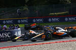 Foto zur News: Oscar Piastri (McLaren), Max Verstappen (Red Bull) und Pierre Gasly (Alpine)
