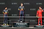 Foto zur News: Sergio Perez (Red Bull), Max Verstappen (Red Bull) und Charles Leclerc (Ferrari)