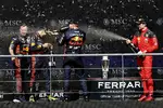 Foto zur News: Sergio Perez (Red Bull), Max Verstappen (Red Bull) und Charles Leclerc (Ferrari)