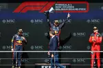 Foto zur News: Sergio Perez (Red Bull), Max Verstappen (Red Bull) und Charles Leclerc (Ferrari)