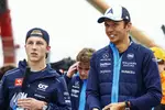 Foto zur News: Alexander Albon (Williams) und Liam Lawson (AlphaTauri)